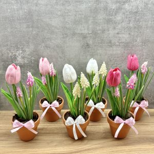 Tulipán gyöngyikével agyag cserépben