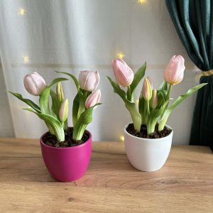 Élethű rózsaszín gumi tulipán kaspóban